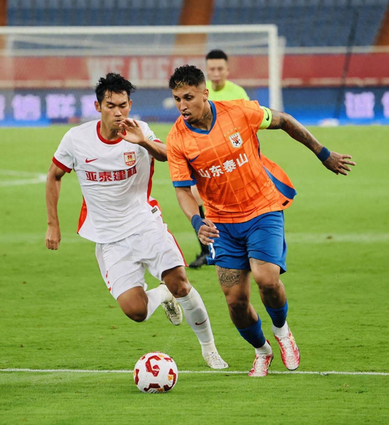 包含重磅！巴黎圣日耳曼完成体检备战葡超阿森纳赛后战术微调，冲刺阶段山东泰山调整名单以备意甲的词条